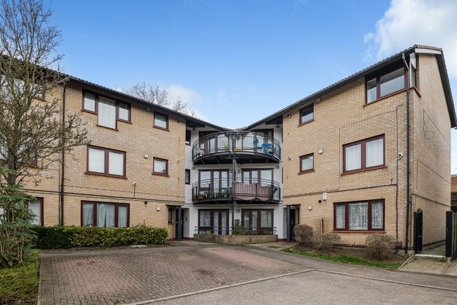 Flat for sale in Shapland Way, Palmers Green, London