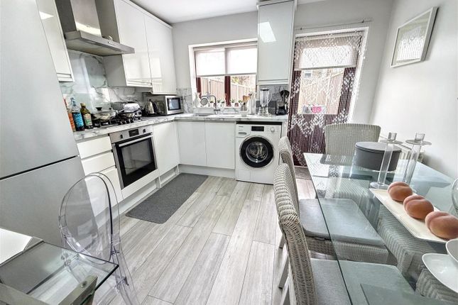 12, Magpie Close, London photo 4