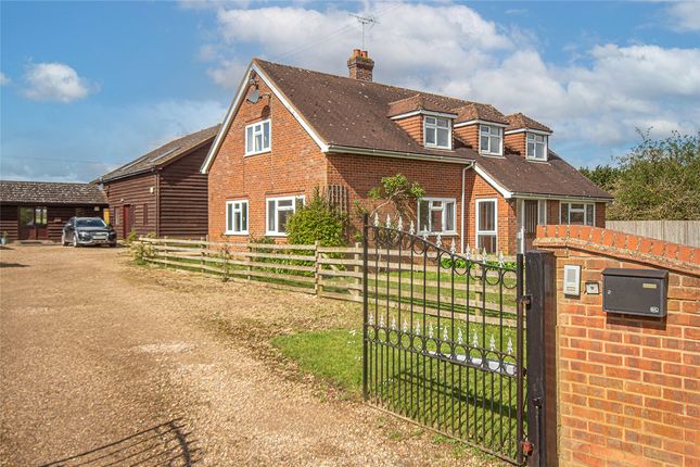 Country house to rent in St. Albans Road, Codicote, Hitchin, Hertfordshire