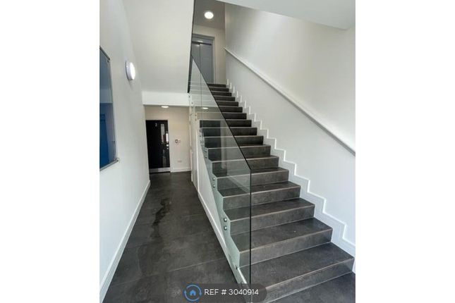 Flat  Rosemary Court, Tudor Gardens Kingsbury, London photo 2
