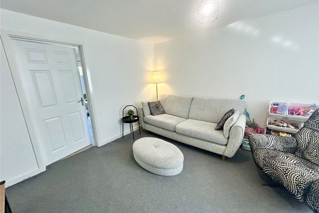 21, Flockton Gardens, Coventry photo 4
