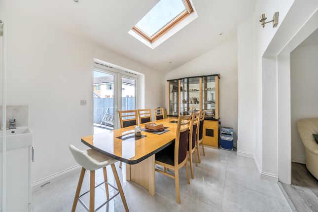 18, Drakes Drive, St. Albans photo 4