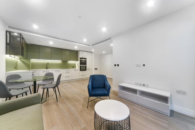 Flat to rent in Savoy House, Chelsea Creek, London