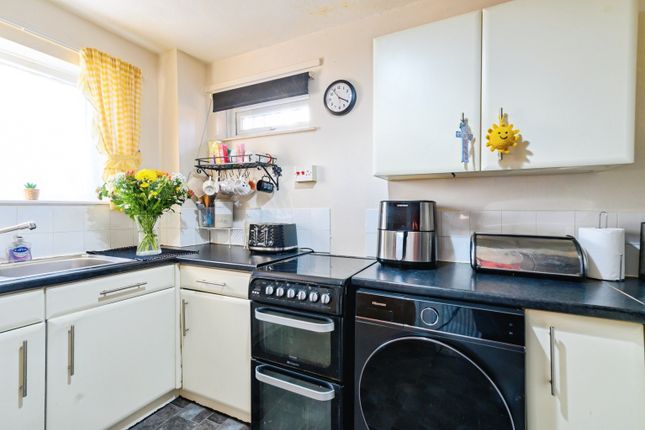 2, Abbey Close, Radcliffe/Manchester photo 4