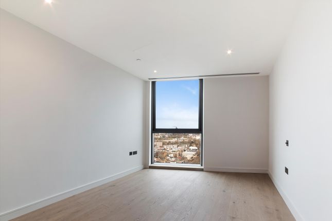 Flat to rent in Salter Street, London
