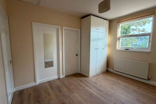 108 Links Road, London photo 5