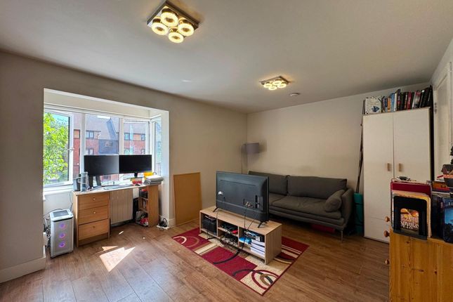 8 Gatting Close, Edgware photo 5