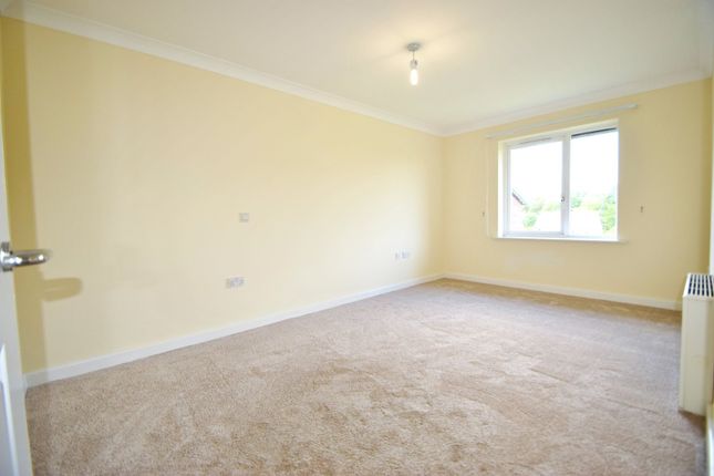 48 The Pines,, Forest Close, Berkshire photo 4