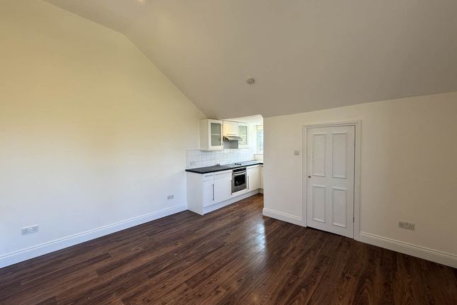 2,43 Ugr - Lounge - Kitchen.Jpg