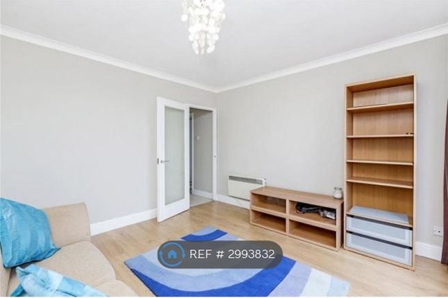 Flat, Parkside House High Street Wimbledon, London photo 4