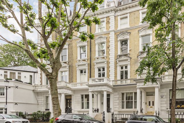 Flat Flat 1, 39, Linden Gardens, London photo 2