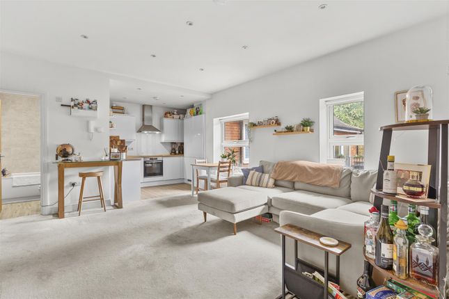 Flat 9 Chilworth House, Rectory Avenue, Hp13 6Hn-4