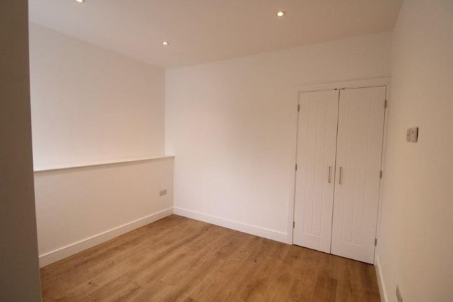 Room 3, 71a Cricklade Road, Swindon photo 4