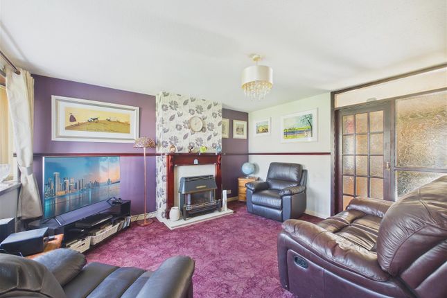 27, Oldfields Crescent, Stafford photo 2
