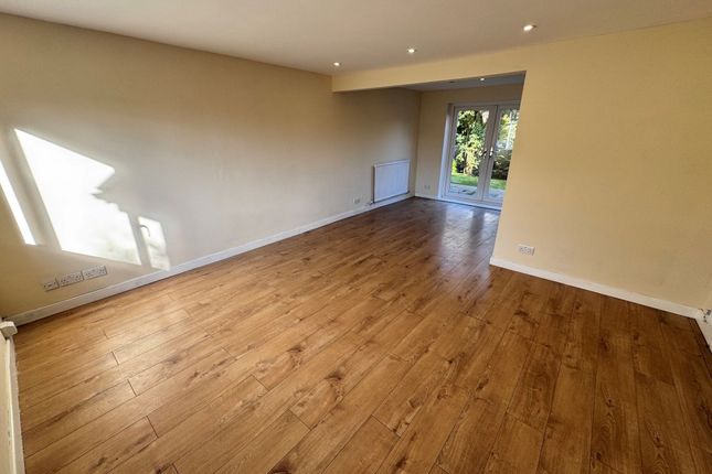 5 Knowle Avenue, High Peak photo 4