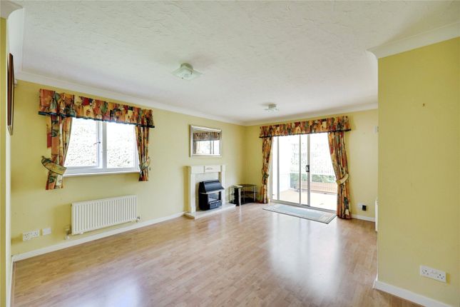 6, Hele Close, Barnstaple photo 2
