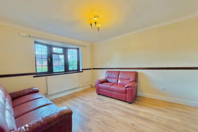9, Humber Way, Sandhurst photo 3