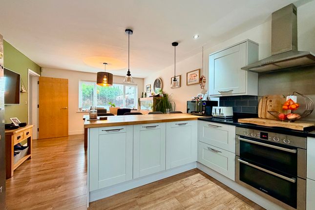 26 Goldsmith Drive, Newport Pagnell photo 3