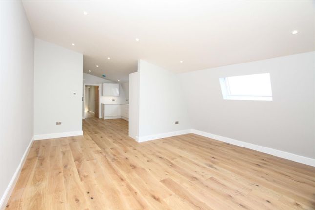 Flat 8, 88, Long Lane, Ickenham photo 4