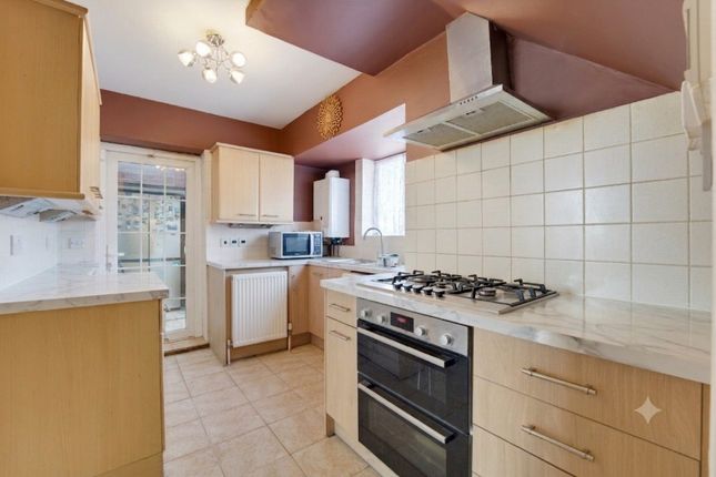 80, Petworth Gardens, Uxbridge photo 4