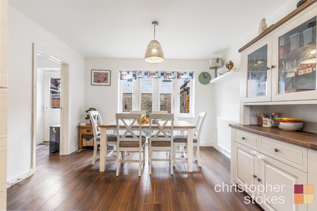 23 Magnolia Way, Cheshunt, Hertfordshire photo 3