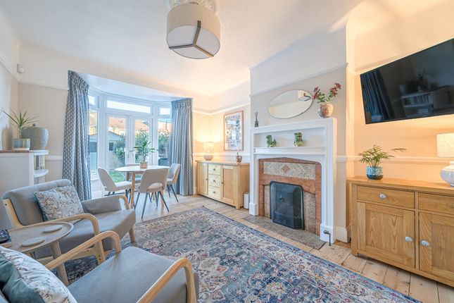 11, Clovelly Gardens, Enfield photo 2