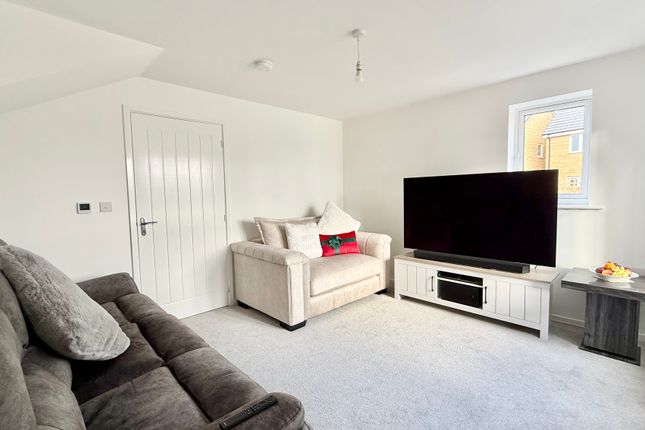 7, Gemini Drive, Warminster photo 3