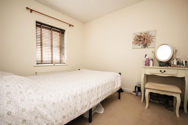 8, Johnson Avenue, Wellingborough photo 4