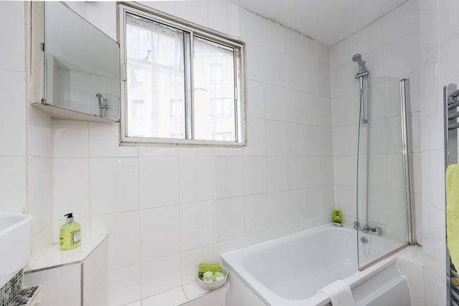 Flat for sale in Lupus Street, Pimlico, London