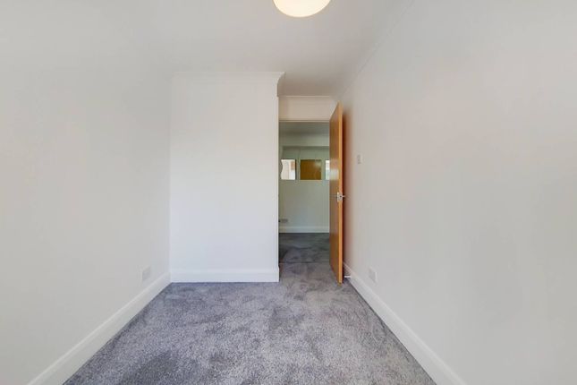 Flat to rent in Caraway Heights, Canary Wharf, London