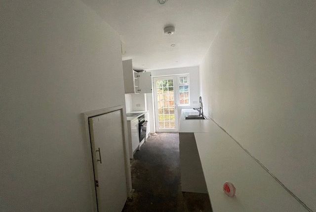 87, Oaklands, Godstone photo 3