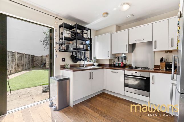 5 Kerlin View, London photo 4