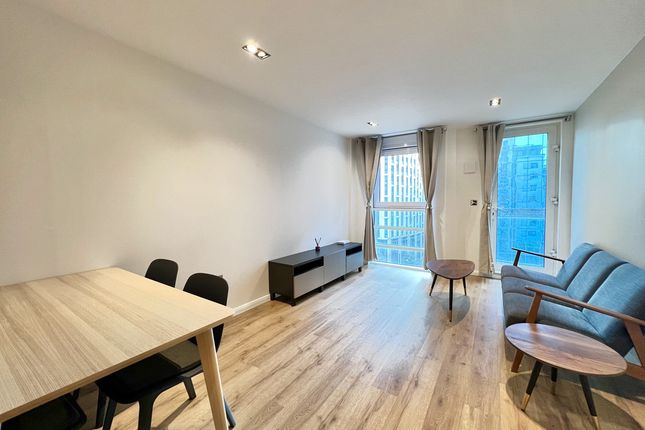 Flat to rent in 3 Limeharbour, London