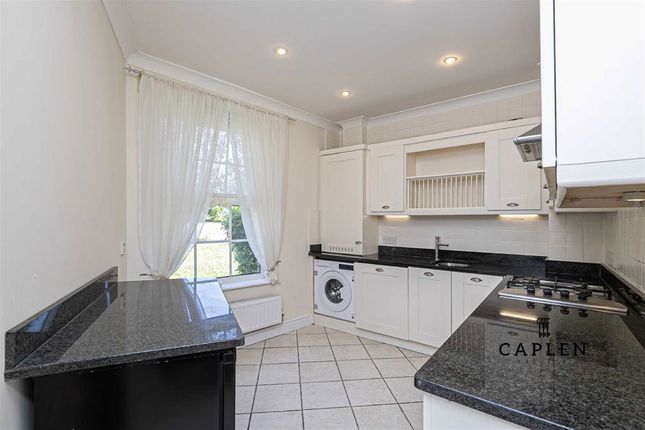 8 King Henry Court, Deer Park Way, Waltham Abbey photo 4