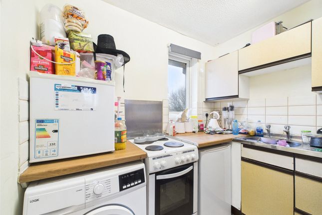 31, Dowding Way, Gloucester photo 4