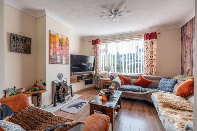16 Hervey Street, Lowestoft photo 3