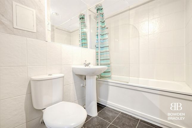 Flat to rent in Perth Road, Ilford