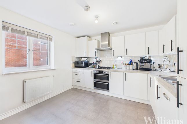 15 Elton Close, Aylesbury photo 4