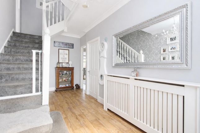 29, Godalming Avenue, Wallington photo 4
