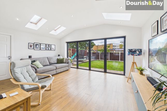 1 Heath Drive, Stafford photo 3
