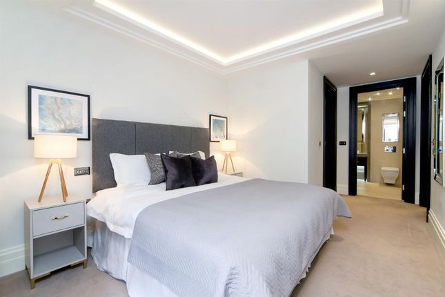Flat for sale in Gladstone House, 190 The Strand, London