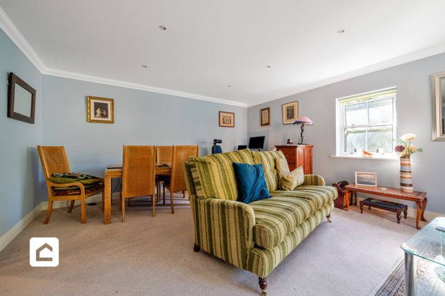 Flat 7, Allingtons, 43 Beech Road, Reigate photo 4