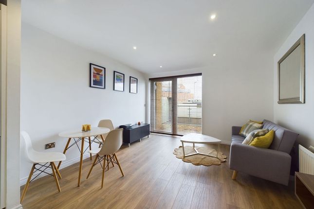 Flat to rent in Hampstead Way, London