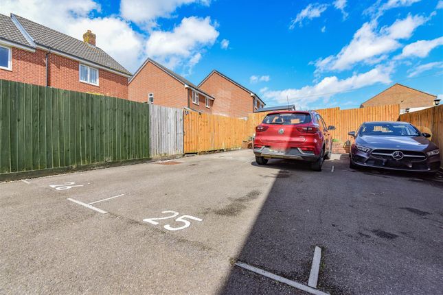 25, Cromwell Close, Berkeley photo 5
