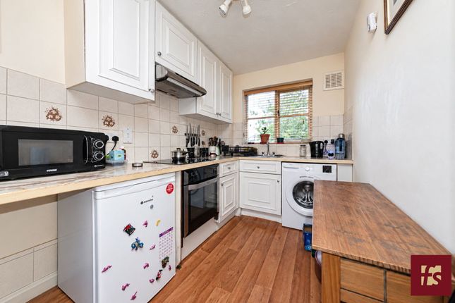 Lower Broadmoor Road, Crowthorne photo 3