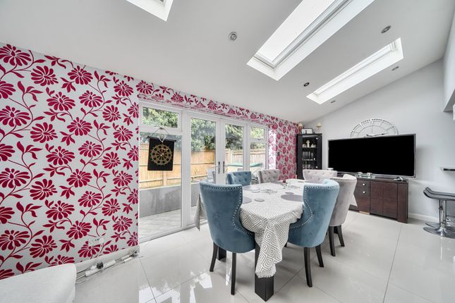 5, Wey Barton, Surrey photo 3