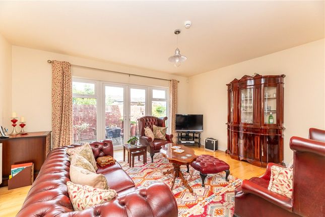 23, Shill Bank Lane, West Yorkshire photo 3