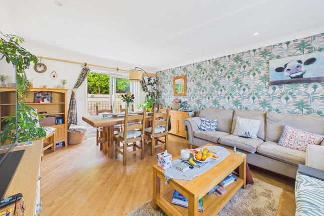16 Falcon Road, Haverfordwest photo 3