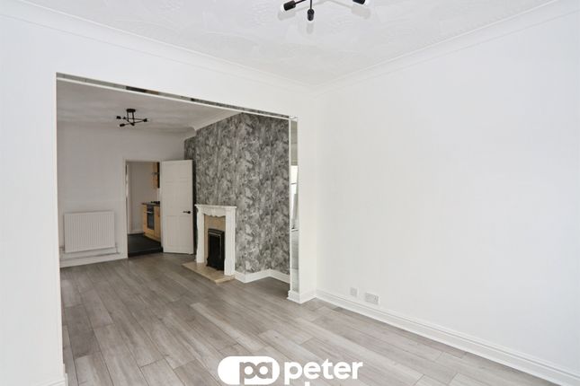 38, Pendarren Street, Hengoed photo 4