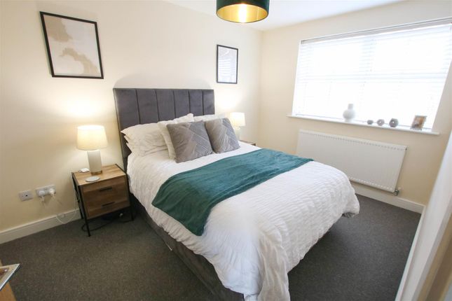 Town house for sale in Commonside, Westwoodside, Doncaster